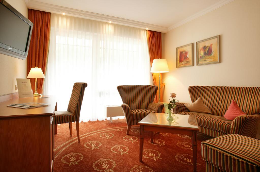 Hotel Ochsen Hoefen an der Enz Exterior photo